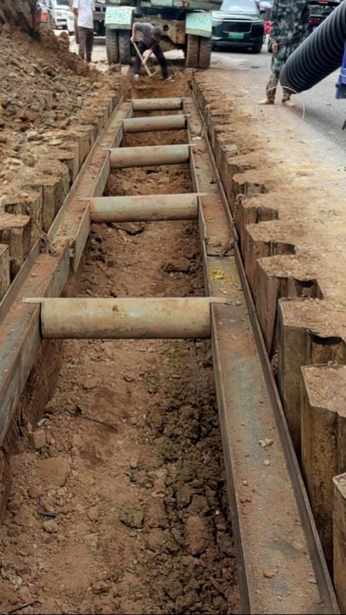 市政工程沟槽钢板桩支护