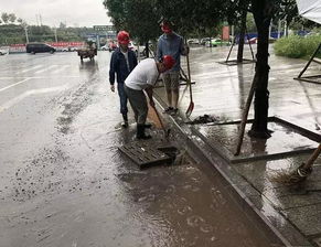 市政工程管理处积极疏导排水系统应对强降雨